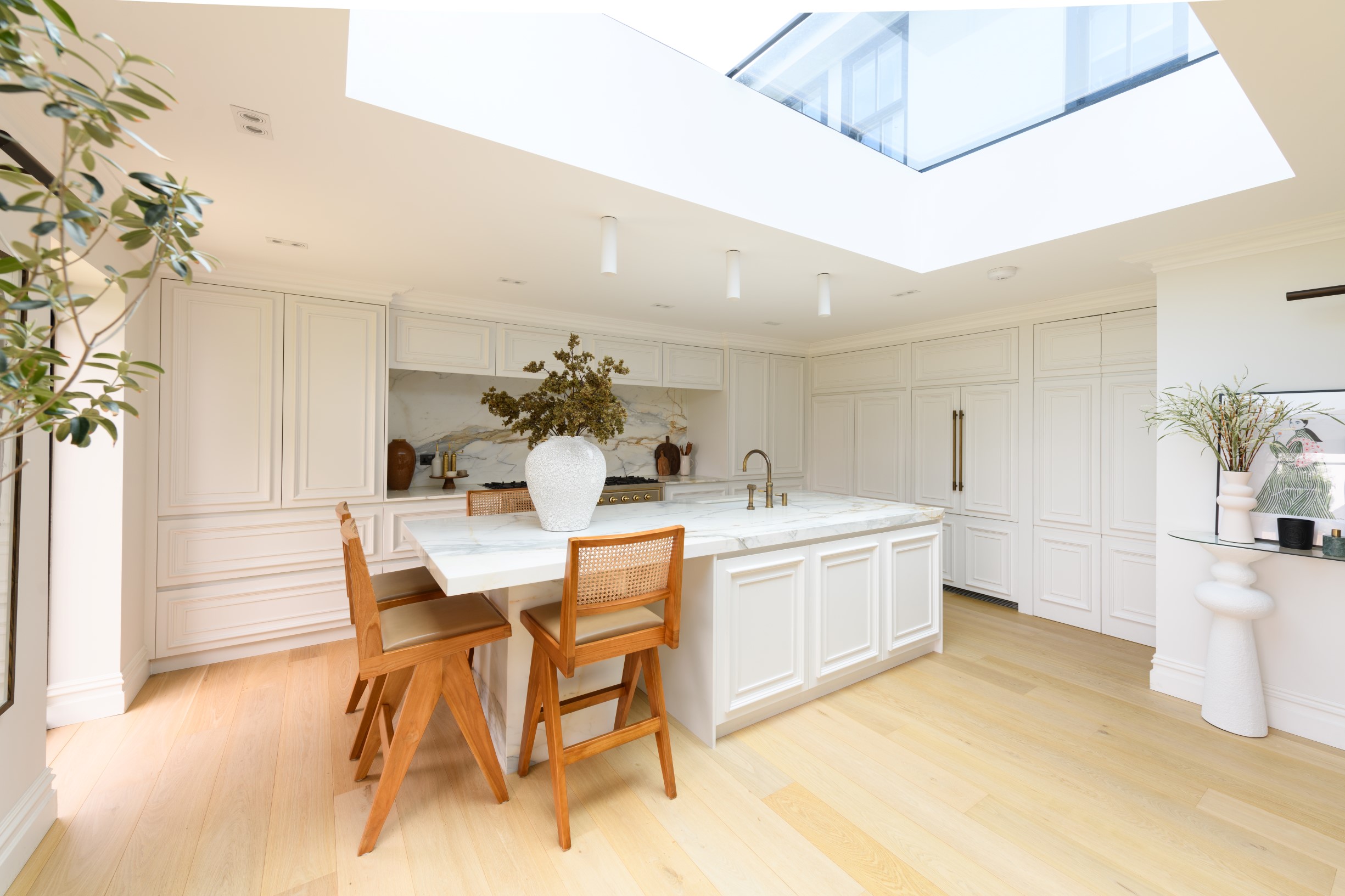 mapesbury traditional handleless kitchen epping essex handmade kitchen company 5 2
